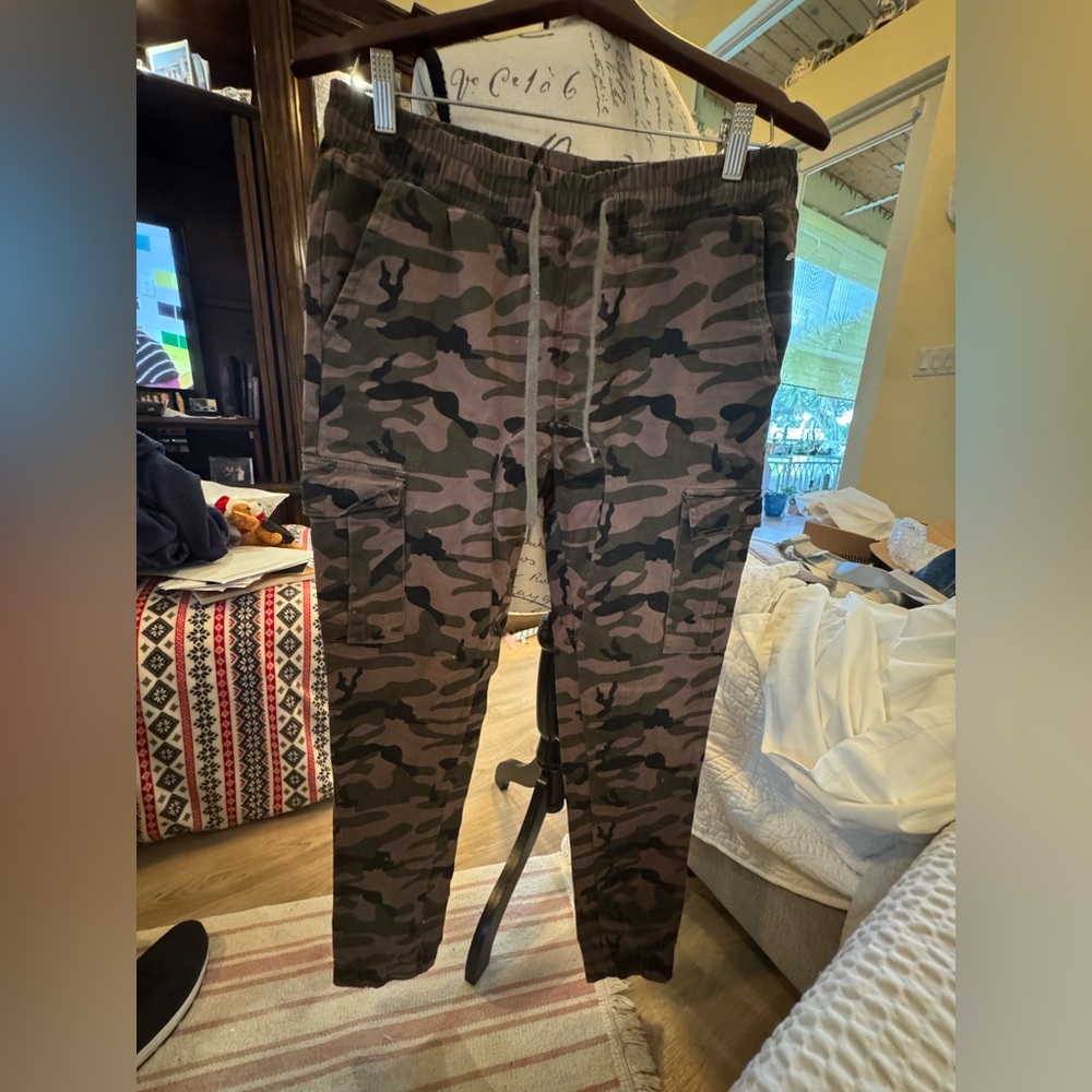 Weimei med nwot awesome camafloge joggers!🏃